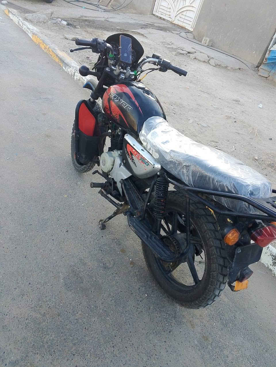 بوكسر مديل 22 كفاله عامه محرك يخبل دراجه ممشتغله دلفري مال بيت السعر 800 وبيها مجال بسيط مكاني بغداد لان مستعجل على بيعتها عارضها بهيج سعر دراجه لكطه***********
