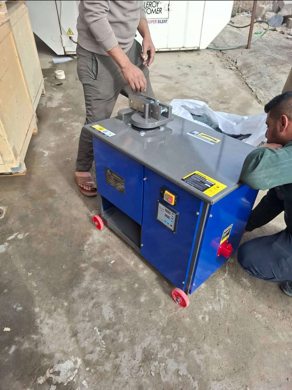 سلام عليكم 
معواجة مال تسليح جديد
بعدهي بصندوق مامشتغلة كلش 
سنكل للبيع السعر ٧ ورقات 
***********
