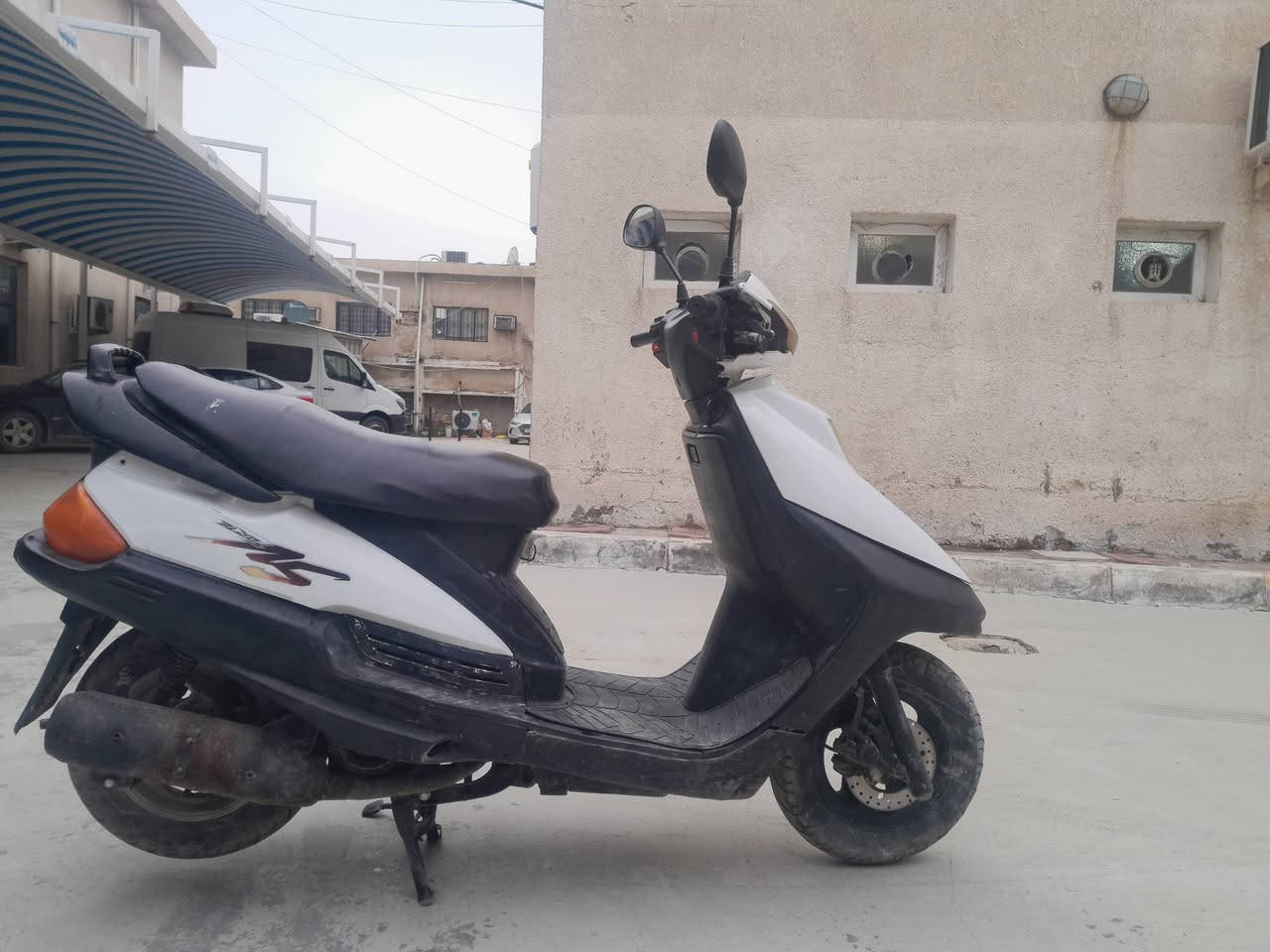 السلام عليكم دراجة فراشة نكره سلف وهندر مكينه ناعمه خير من الله لايت عالي ناصي اشاير تخم تاير جديد الستاند وصطي استاند صفحه قفل جنطه السعر ٣٠٠ بيه مجال بصيط   الاتصال ***********
