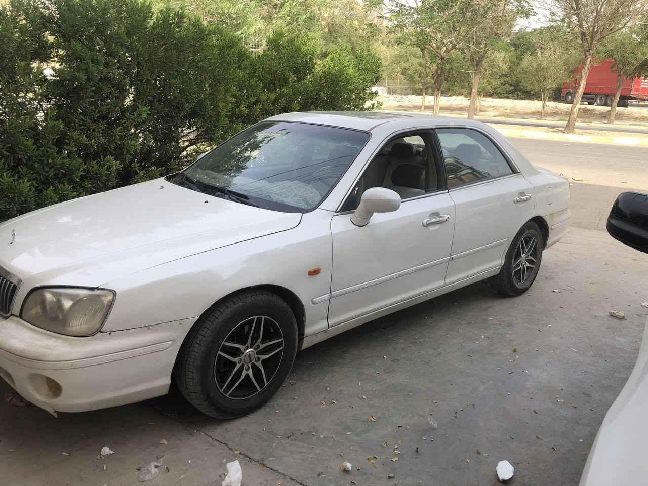 هۆندای سۆناتا مۆدیل ٢٠٠٠ تەبرید سارد و گەرم تەبرید مەرکەزی  کشن کارەبا و خەزن سلاید فول. مواسەفاتە چوار تایە و ویل لۆکی لە ژیرە گیر و تەقە و رەقەی بەشەرت لارەبایی هەمو گیانی ئیشەکا بەس مەکینەی سەوتیکی تیایە وابزانم هی سەرەوەیە دوای مةعامةلة بارةي مەکەنەکەت بۆ ئەگەرینمەوە حاسیبە و ئەوەلیاتە بەشەرتی حاسیبە. سعري ٢٧ و مةجالي تياية 
لةكةلارم ***********
