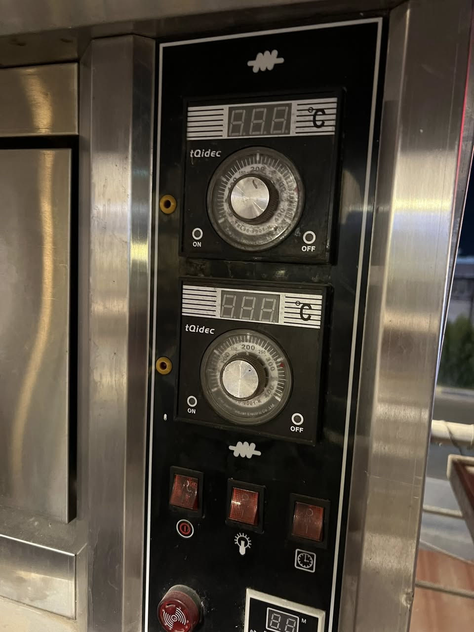 فرن بيتزا مستعمل شهر فقط السعر 550
عربه خشب للبيع السعر 500 
مكان كربلاء 
***********
