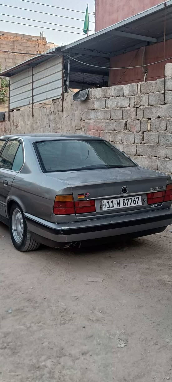 سلام عليكم
للبيع بي ام 525اصل مسكر فانوس مديل 1990 
عليها كير ومكينه جديد 
عربانه جديده اكسل 3.23 يعني انسه شي اسمه رون عالي 
حداديه خلفيه اماميه جديده السياره خير من الله عليها دوسه تشك الكاع شك
منضومه تبريد كله جديد وكله اصلي يعني مابي شي تجاري 
كهربائيات السياره كله بلادي ماكو شي اسمه جطل 
سياره خير من الله سنويه لحد 2030 شرط المداور 
السعر 58وبي مجال شي بسيط المكان كربلاء 
الشراي بي خير ويدلل ولسوك كلشي موجود بي موشراي لتكسر بحلال غيرك 
رقم مبايل ***********
