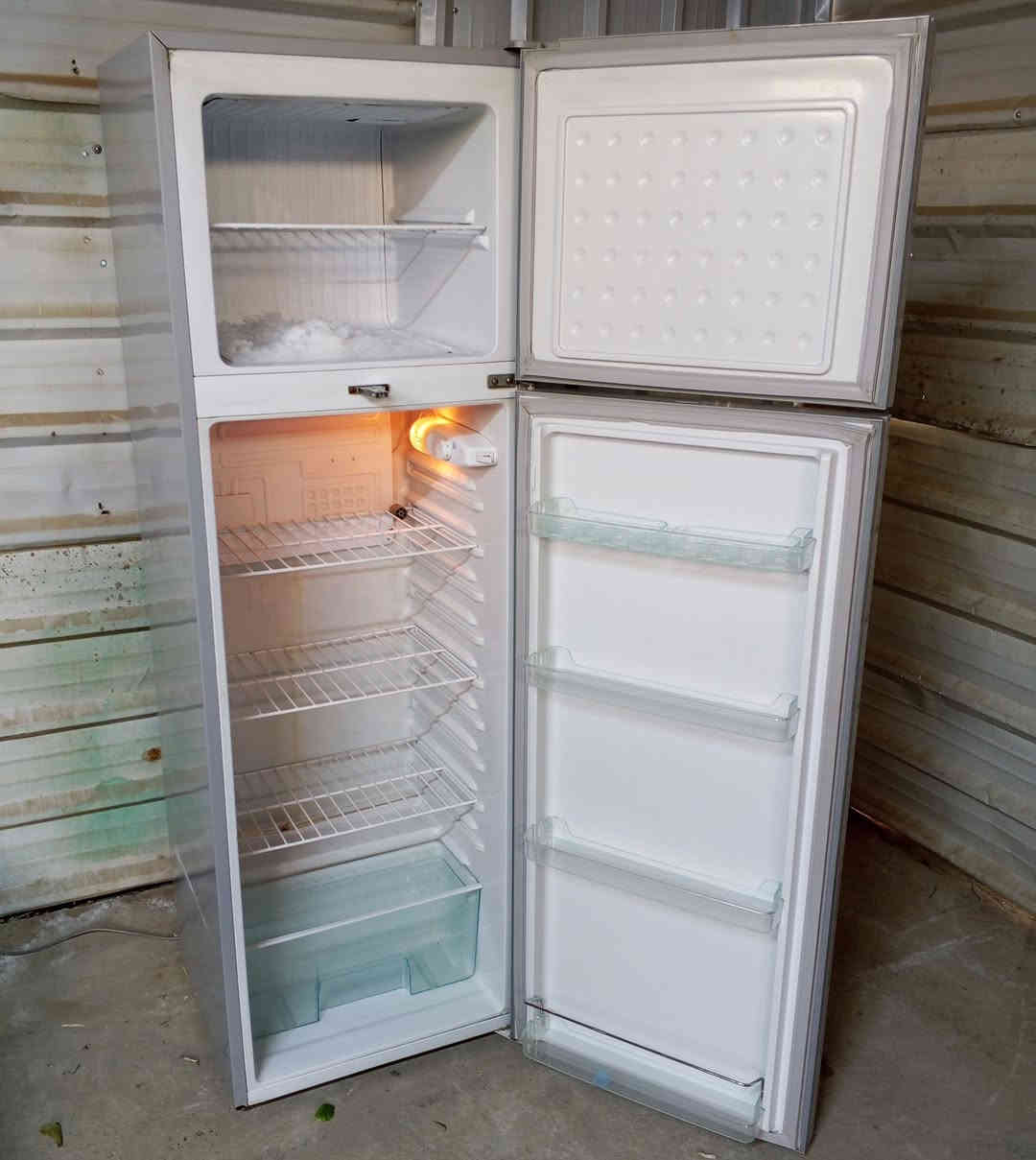 ⚜️ ثلاجة  12  قدم  مع  عربانه طفال

⚜️  كلش نضيفات 

⚜️ كلش نضيف المكان حصوه حي عداي

⚜️ للاسفسار الاتصال ***********
