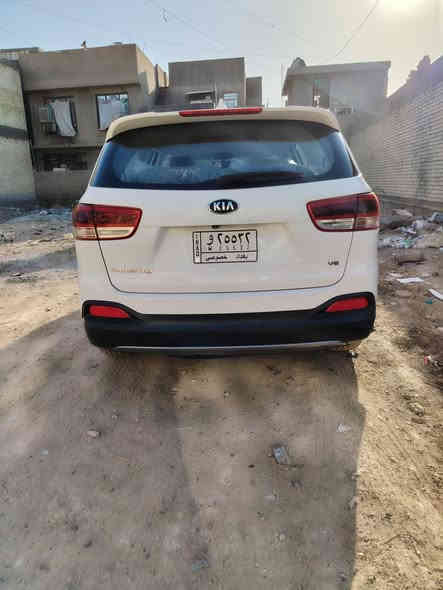 السلام عليكم من رخصة صاحب الكروب المحترم عندي سورينتو 2015 خليجية شكل 16 بيضاء اللون ٧راكب ٣قطع تبريد وشاشة كبيرة وبصمة أبواب وترحيب بالدوسة والمري شفط ولد نهاري ليلي ومقاعد جلد لون قرميدي محرك 6سلندر كير ومكينة مكفولات بيه بس جاملغ خلفي مصبوغ وبيه كصة البنيد صبغ والباقي مكفول السعر 205 ورقة وبيه مجال بسيط رقم بغداد بسمي للاتصال *********** سيد سعد
