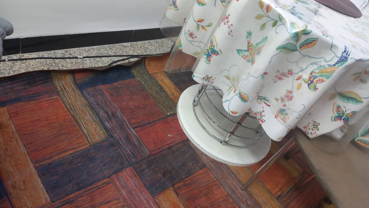 السلام عليكم ورحمة الله وبركاته 
من رخصـة الأدمن المُحتـرم ..🌹
ميـز طعـام زجـاج
مع كراسي عدد ٢
بحالة جيدة 
العنوان بغداد
السعر ب ٦٥ الف 
للاستفسار الأتصـال على الرقم 
هـ/***********
