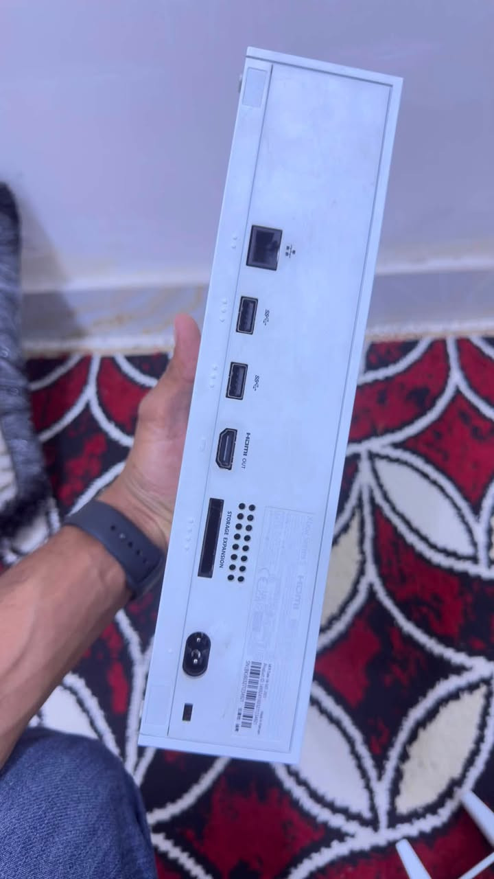 اكس بوكس سيريس اس
ملحقاته 
شاشه كيمنك 165HZ بعدهي باليلون مالتها ما مفتوحه 
جويتك حترافي 
جوستك الاصلي 
قاعده تبريد 
بطاريه الجوستك اصليه 
جوستك اصليه مالته ممشتغله 
ملحقاته كامله كيبل HD
كيبل بور 
كارتونه الجهاز 
اشترك كيم باس 45يوم 
سماعات 
كرتونه الجهاز 
اصدار الجهاز 2023
ابيع كامل ملحقات الجهاز ما ابيع مفرد ابيعه كامل 
السعر كامل بدون عمله 600 الف 
واتساب فقط ***********
