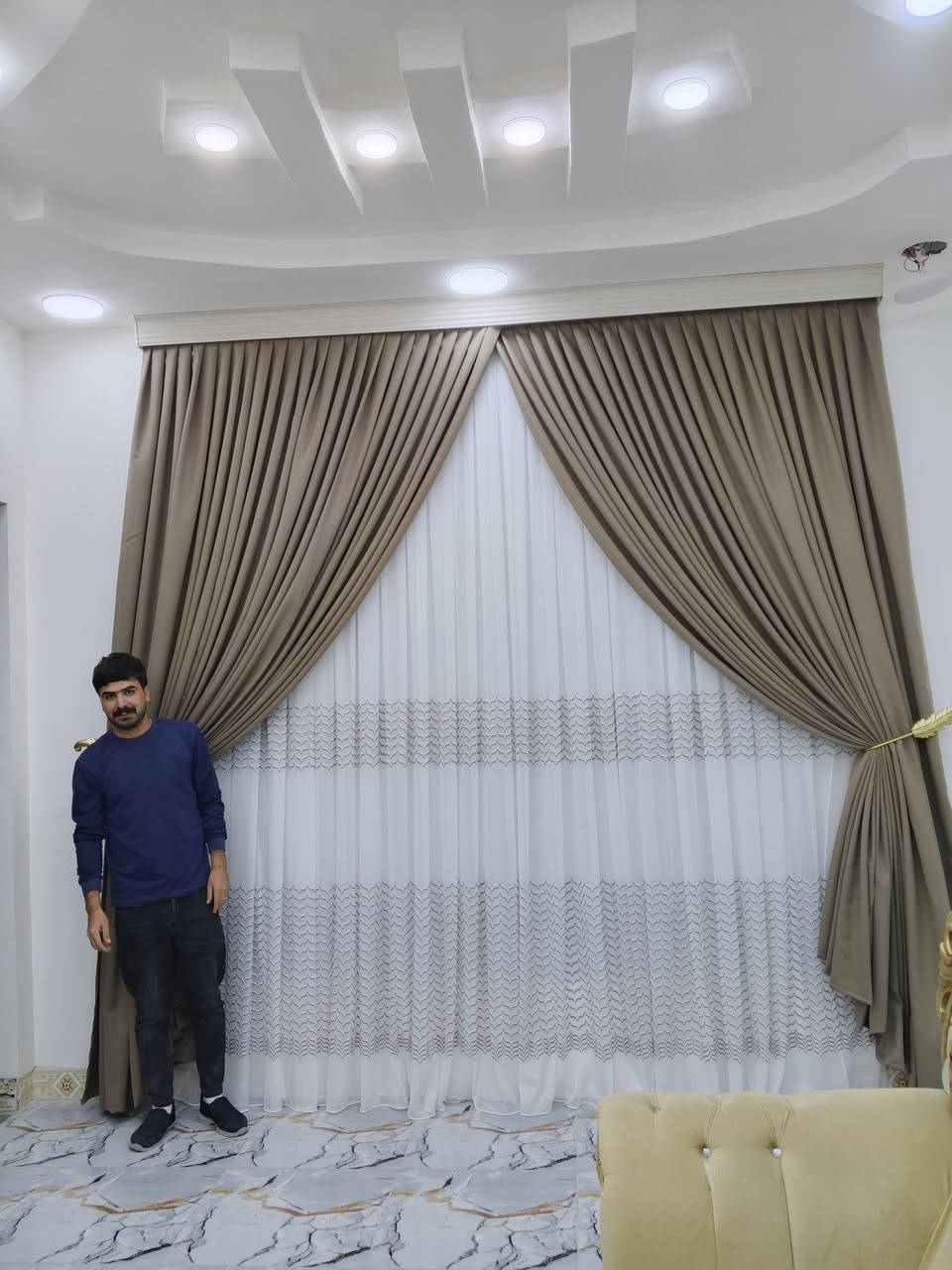 🎯 أضف لمسة فخامة على نوافذك — تشكيلات ستائر مودرن جاهزة وتفصيل!

✨ جدّد ديكور منزلك بلمسة من الرقي مع أحدث موديلات الستائر المودرن!
تصاميم عصرية، تنفيذ متقن، وخيارات تناسب كل الأذواق.
تجدونه فقط عند ستائر عبد الرحمن 
✅:
• أقمشة راقية (شيفون + طبقة تعتيم)
• ألوان أنيقة: بيج، بني، أسود، أزرق والمزيد
• تفصيل احترافي يلائم كل المساحات
• موديلات مثالية لغرف الجلوس، النوم، والاستقبال

العنوان: شارع سيد نور السلام مول 
مجاور صيدلية تاج الدين 

رقم الهاتف؛***********
