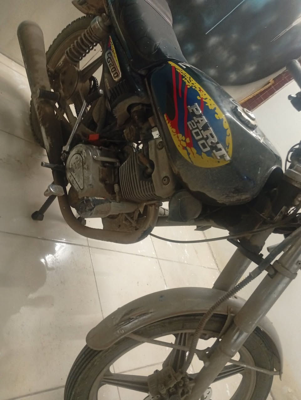 للبيع ماطور برت200 2021  سلف مو شغال 
و اكزوز مكسور  
***********
