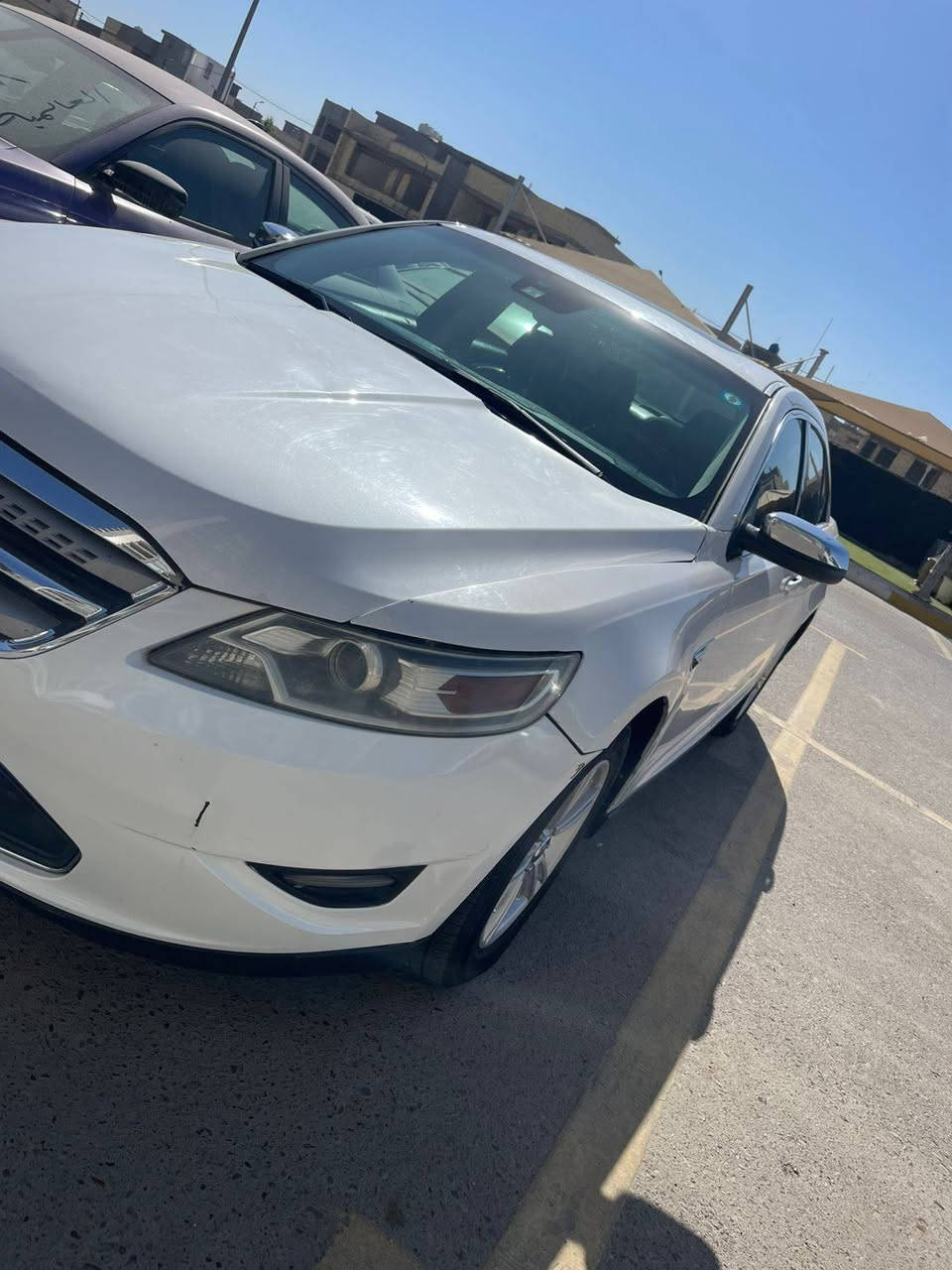 السلام عليكم اخوان للبيع فورد تورس 2012 وارد أمريكي
حادثها جاملغ وبنيد 
رقم بغداد الجديد تحويل مباشر 
محرك 6 سلندر 3500 
السيارة لمتدد فول موصفات 
فتحة 
بصمة 
رادار 
كاميرا خلفية 
تبريد و تدفئة بلكشنات 
زينون بلادي 
سستم صوت سوني 
وبعد هواية موصفات 
السيارة مكفولة كفالة عامة ك محرك وكير وصدر وكلشي جديد واصلي مابيها نقص 
مكاني بغداد حي الجامعة 
للاتصال ***********
