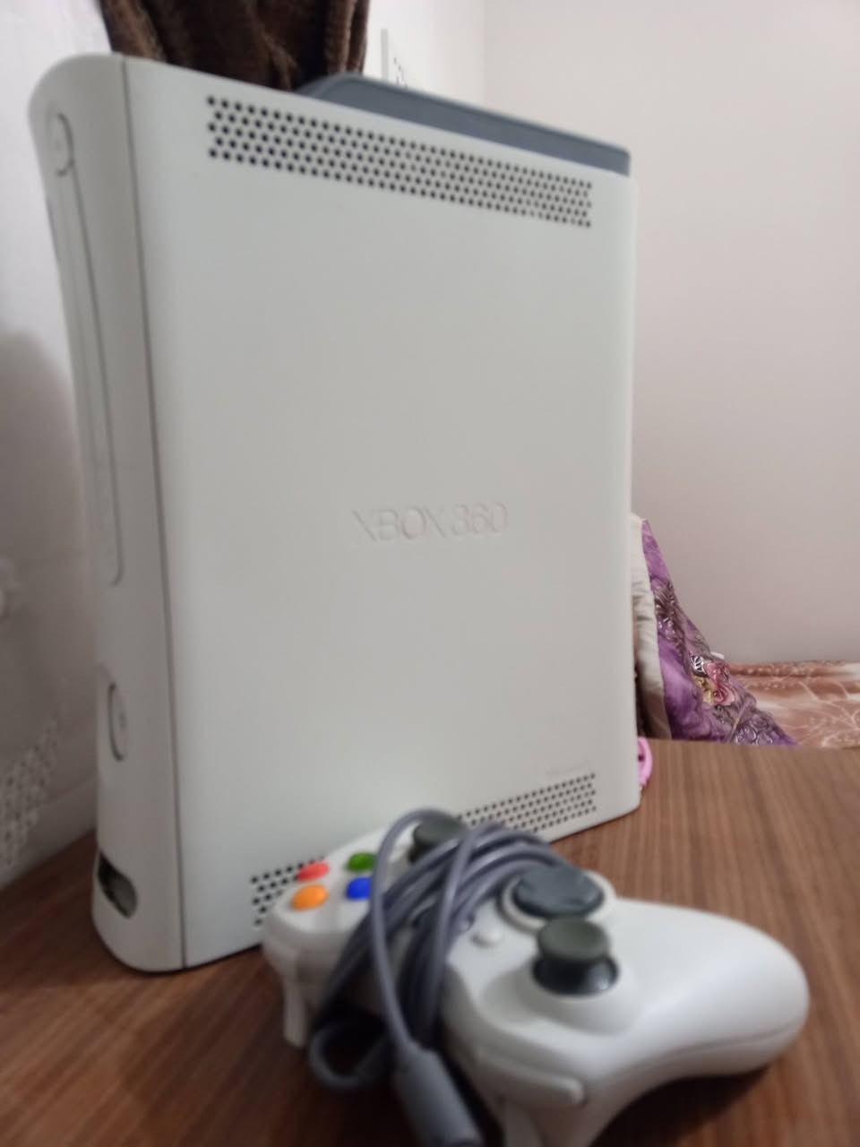 سلام عليكم
لبيع 

بلي اكس بوكس 360 

 

عدد اليدات 2 

العاب 140 لعبه 

السعر 100 وبي مجال 

عنوان كوفه شارع المعمل

*********** بي واتساب 

لون ابيض
