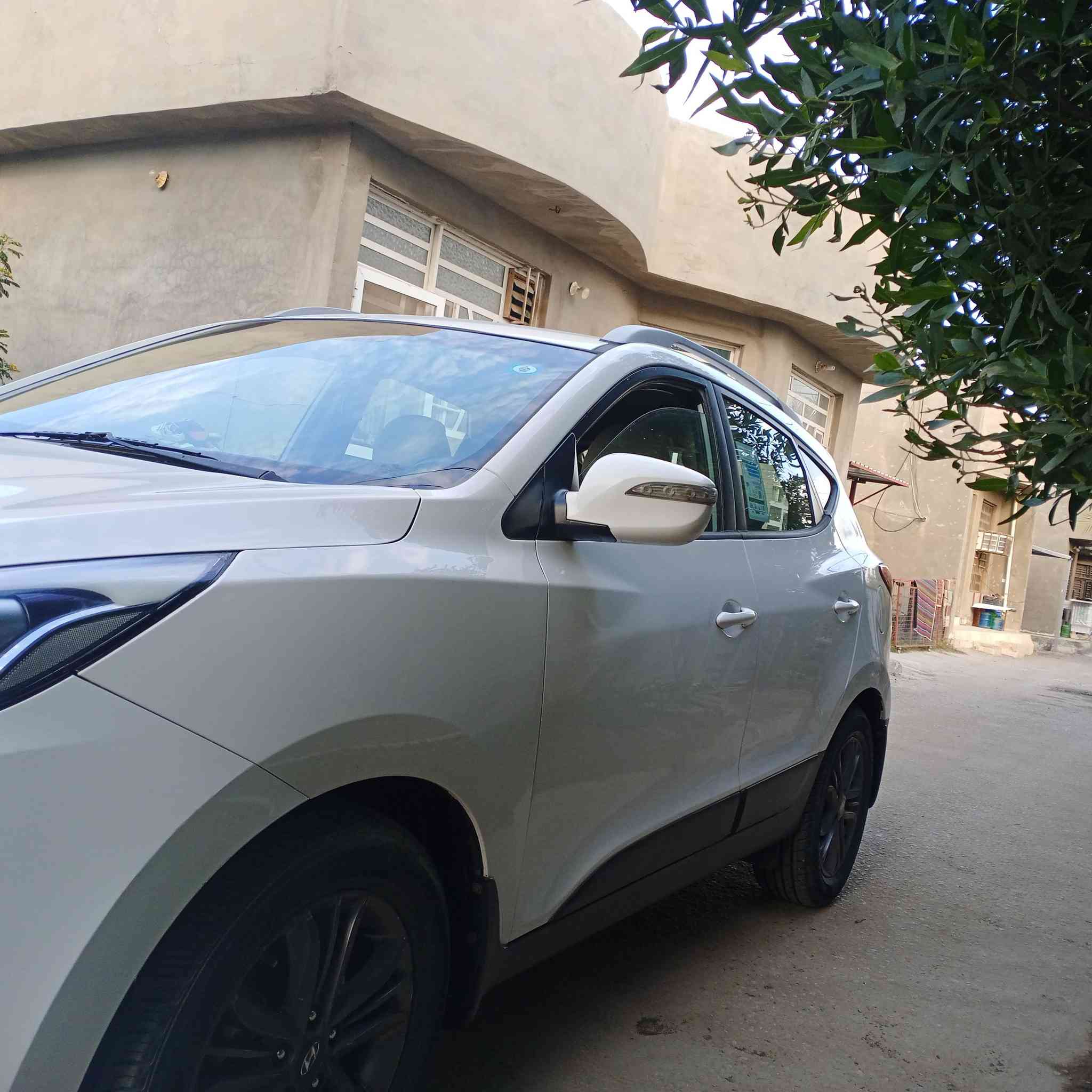 سلام عليكم ورحمه الله وبركاته 
توسان موديل 15 خليجي مكفولا كفالا عامه بيه بارد خفيف بل جاملغ مرفق مع صور 
مكينه الفين دوش 
نص مواصفات المعروفه 
سونار مرفق مع صور 
مكان بغداد قضاء المحموديه 
سعر ١٥٢ وبيه مجال بسيط
رقم بغداد تحويل مباشر 
الاستفسار 
***********
