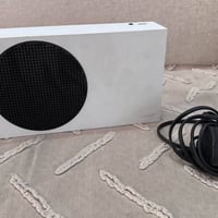 اكس بوكس سيريس اس • مستعمل قليل • مستلزمات كاملة