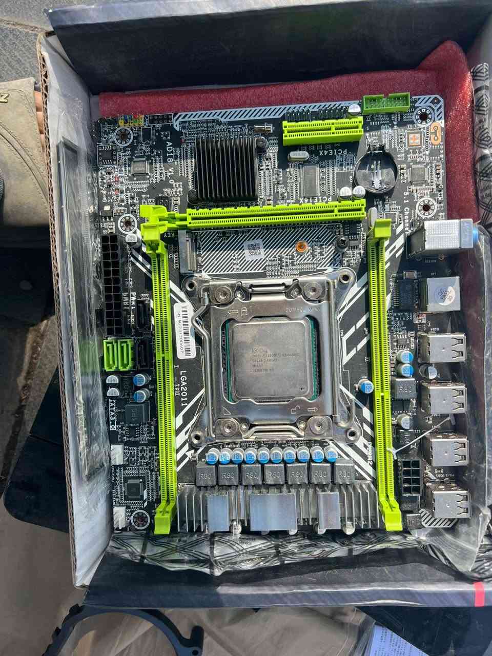 شباب عندي هذني كومبو اريد اراوسهن بكومبو i5 او زيون بس شرط يكون المذربورد مالتهن بيهن اربع بنات للرام ويكونن ddr3 
هاي مواصفات تجميعاتي الي بلصورة 
مذر بور x79 ومذر بور lga1155 ومعالج xeon E5 2658 V2 ولمعالج ثاني i5 2488


**إذا كنت صاحب هذا الإعلان وتريد حذفه لأي سبب، رجاءا أرسل رسالة إلى الدعم الفني**