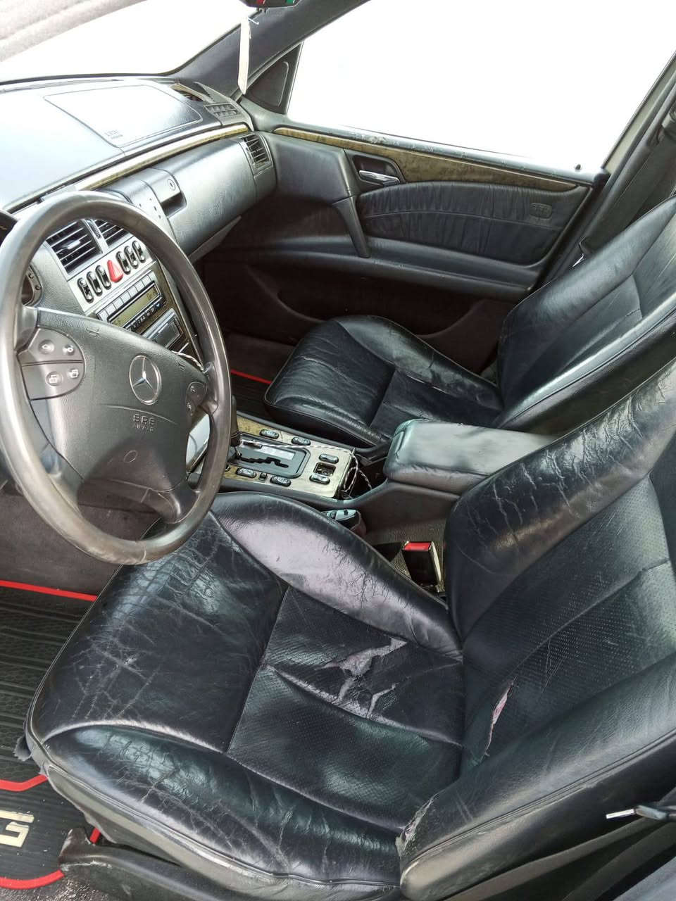 سلام عليكم مارسدس ام عيون مديل 1997 مراوس او بيع عادي  متوم شمالي مضبوط دك حاسبه يلا تشتري مكينه و كير خير من الله بلاد ماناقصه اي شي ربع ماذب عليها تبريد كهربائيات سياره مكفوله من الكص و الضربه و الصبغ تخم تاير جديد حداديه جديده دواخل جديده سياره فول ماناقصه اي شي *********** سعر 43 بيها مجال مكانه بصره
