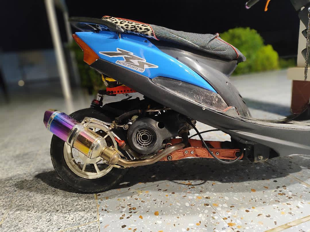 السلام عليكم دراجه ماكس 120 
دراجه  محرك بلادي بوشه 49
صالنصه 7الوان 
وشيال وكفرات دراجه مرتبه
الدراجه مصروف عليه خير من الله 
السعر 650 قفل
العنوان جزيره الخالديه 😄🤍. 
رقمي ***********
