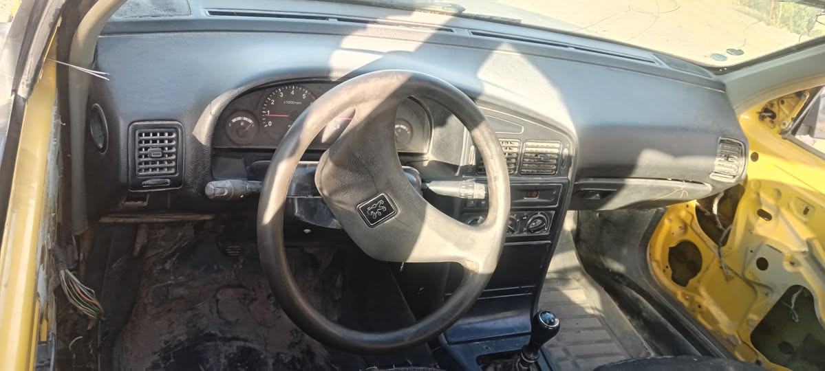 السلام عليكم للبيع سيارة بيجو روى موديل ٢٠٠٩اكسن كارينا مكان نجف رقم قادسية السعر: مليون ومية الاستفسار على الرقم ***********
