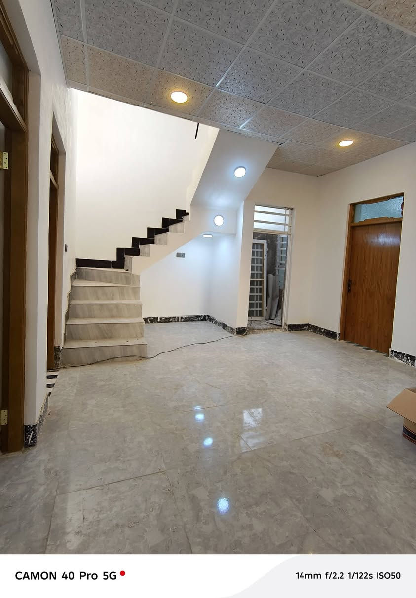 🏠 بيت للبيع
📐 المساحة: 150 متر
📍كوفه براكيه شارع المعمل
 قرب بانزين خانة ال عيسى 
يبعد 50 متر عن الشارع الرئيسي

🛏 غرفتين، صالة، مطبخ، استقبال
🚿 حمام داخلي + حمام خارجي
✨ سيراميك، تغليف، بورسلين الثقيل

 – الاتصال على رقم صاحب البيت
📱 ‏‪***********‬‏
