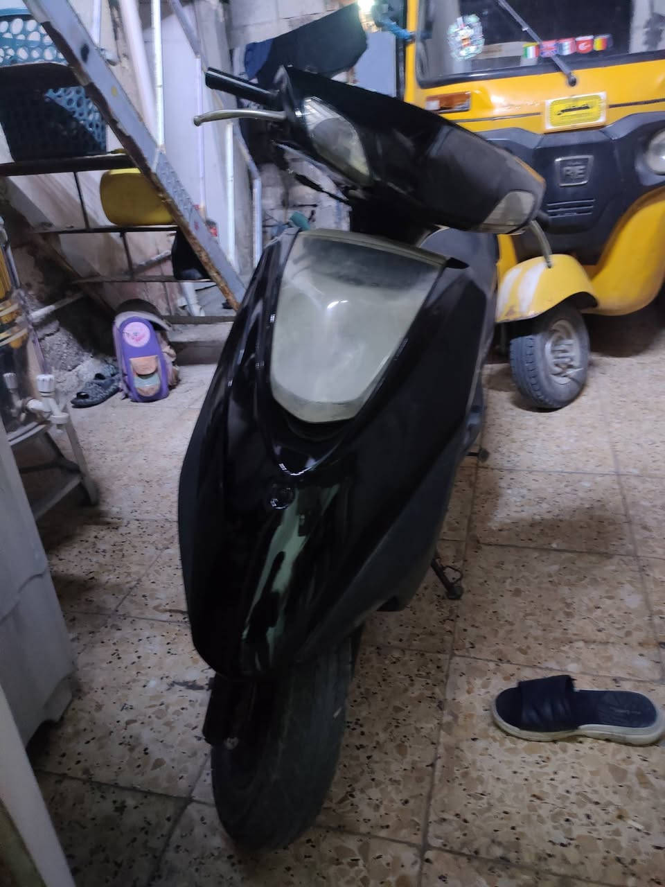 سلام عليكم بريز كفرات اصلي ختم واحد من الطول لطول مكينة مامفتوحة كابريتر بلادي اوراق كامله قفل ستيرن قفل صندوك مكاني بغداد الحسينيه *********** السعر 500 وبيها مجال

