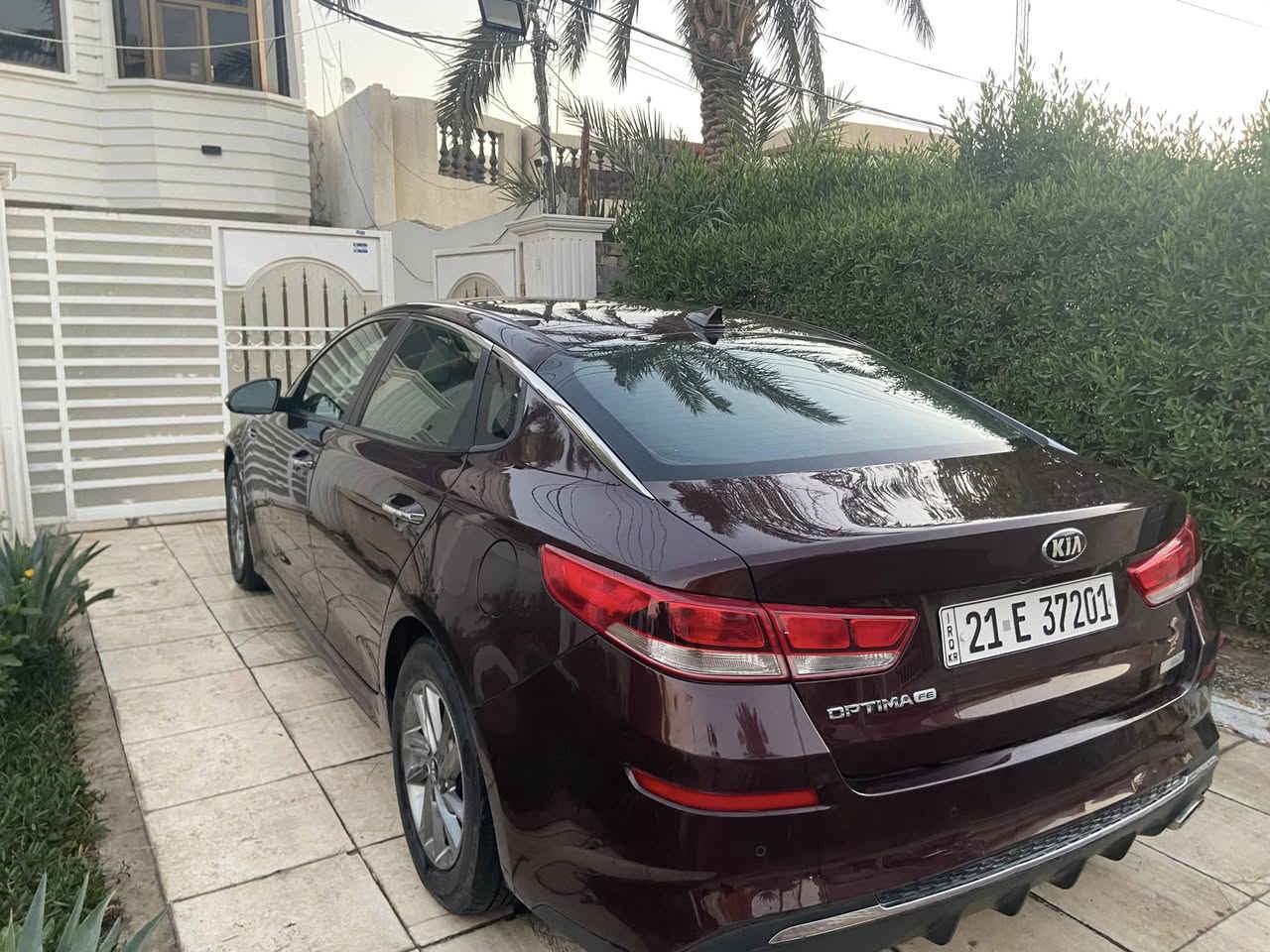 السلام عليكم 
كيا اوبتما موديل 19 fe
نص فول السيارة تحكمات ستيرن قيادة ذاتية اشاير مري كامرة 360 توقف ذاتي وبعد باقي المواصفات معروفه 
السياره بيها جاملغ سرقه ولبنيد بي ربع كلير من امريكا ايرباك كلهن سلميات 
وعندي هنا طخه بلباب مال سايق موضحه بلصورة ممسوي مخلي ع وضعيتها القماره بيها مال تحميل ماشية 122
السياره كير ومكينة خير من الله ب اسمي مكاني بغداد المحمودية عارضها 120 وبيها مجال بسيططططط
***********
