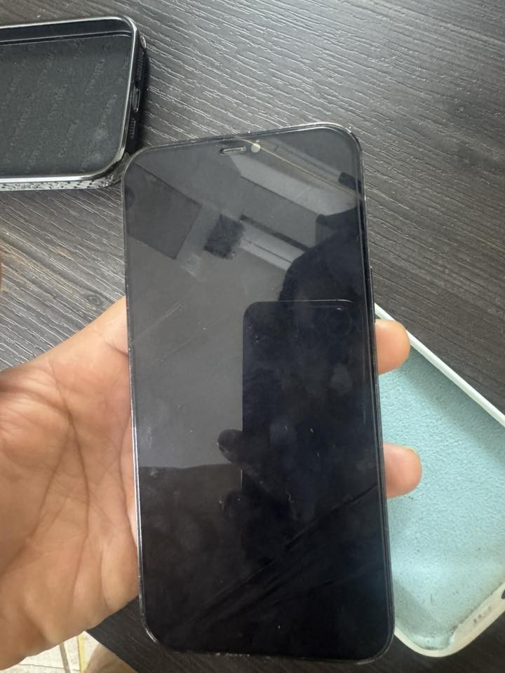 ايفون١٢برو ماكس وتر مامفتوح انظيف جدا سعر ٤٧٥ الف مكان زعفرانيه تصال ***********
