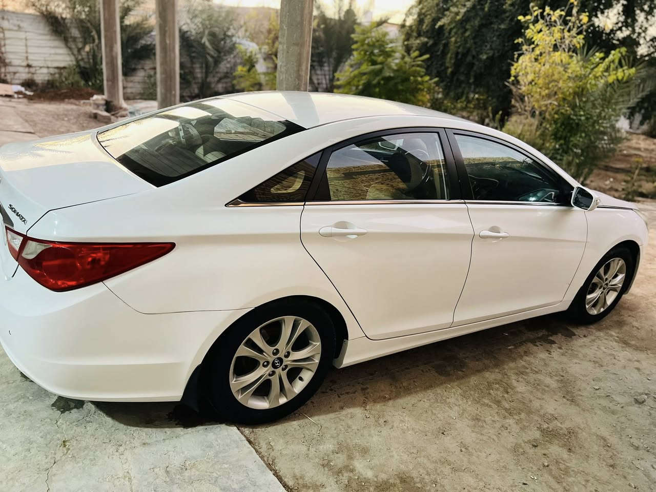 سلام عليكم 
سوناتا خليجي 2013 
بيه صبغ قليل بدون معجون جاملغ الخلفي عكس السايق
 صوره مرفوقه بالمنشور  
رقم بغداد باسمي تحويل ثاني يوم 
ماشيه167  محرك 2400حداديه جديده تخم تاير جديد 
السياره حلوه اكثر من الصور 
عنوان بابل المحاويل ناحيه الامام 
الخاص ماجاوب 
اتصل ***********
