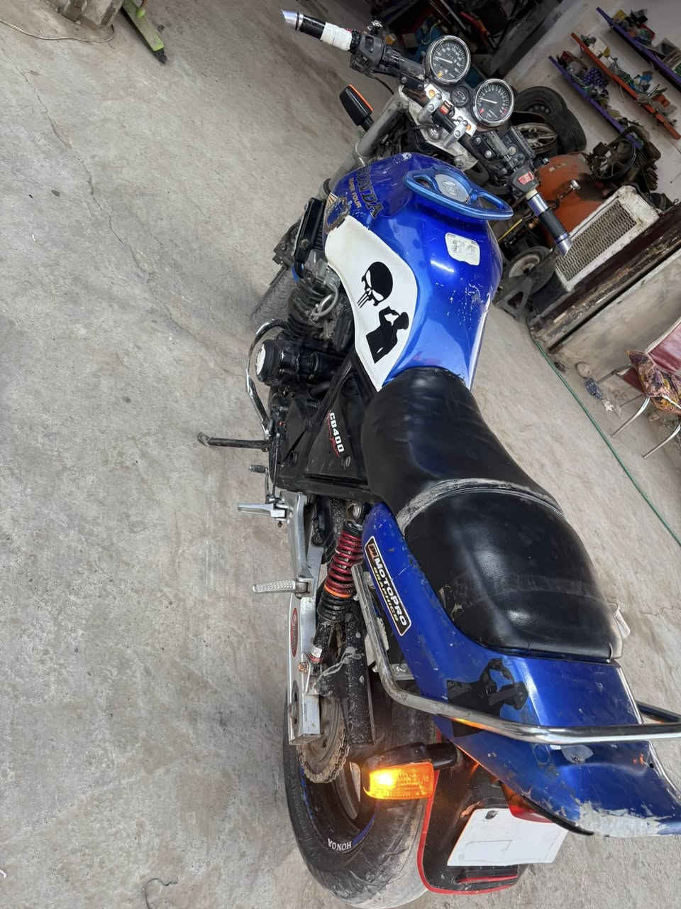 سلام عليكم سيبي فور 400 البيع مكينه مفتوحه فقط كازكيت فقط  مكينه حلو  كهربائيات شغاله عقل ضفيره مكفوله 
دراجه حلو سعرهي 1400 بيهي مجال مكاني ديالى قرب مطعم سامان السياحي اي. ستفسار اتصل ودلل ***********
