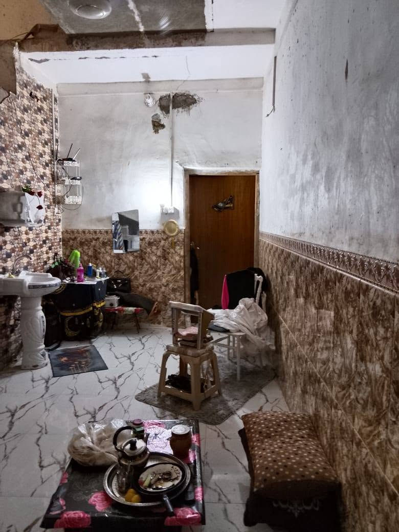 بيت للبيع بسعر مناسب بيع مستعجل... 
ام الخيل الرابعة 100 م بناء طابقين عكادة والاساس مسلح غرفة نوم وصالة استقبال ومطبخ وصحيات 
الطابق الثاني غرفتين وصالة وصحيات
لمعرفة السعر راسلني خاص او اتصال *********** مكتب المحنه

