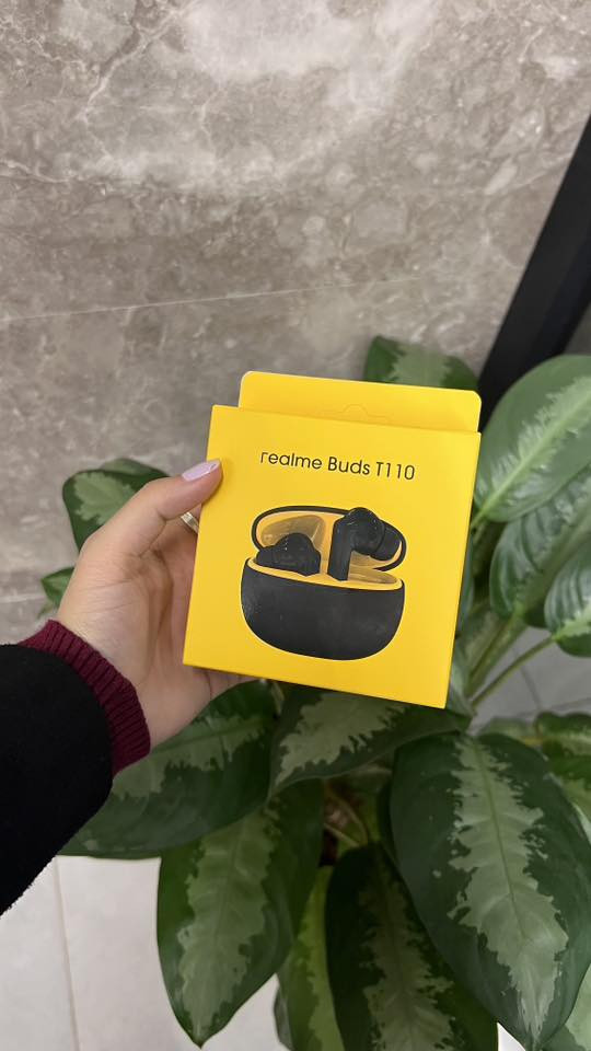 سماعات realme Buds T110 اللاسلكية – صوت ديناميكي وبطارية طويلة

• الموديل: RMA2306

سماعات لاسلكية من realme بتصميم عملي، موجهة للاستخدام اليومي مع صوت واضح واتصال ثابت.

المميزات:
 • مشغّل صوت ديناميكي بحجم 10 ملم لتجربة صوتية قوية.
 
• اتصال لاسلكي بتقنية Bluetooth 5.4.
 
• وضع Low Latency بزمن استجابة 88ms.
 
• مقاومة للماء بمعيار IPX5.
 
• دعم AI ENC لتقليل ضوضاء المكالمات.

 
 • المشغّل الصوتي: 10mm Dynamic Bass Driver
 • الاتصال: Bluetooth 5.4
 • زمن الاستجابة: 88ms Super Low Latency
 • تحسين المكالمات: AI ENC Noise Cancellation
سعر 15 توصيل مجاني 
لجميع المحافضات للاحجز واتساب 

***********

