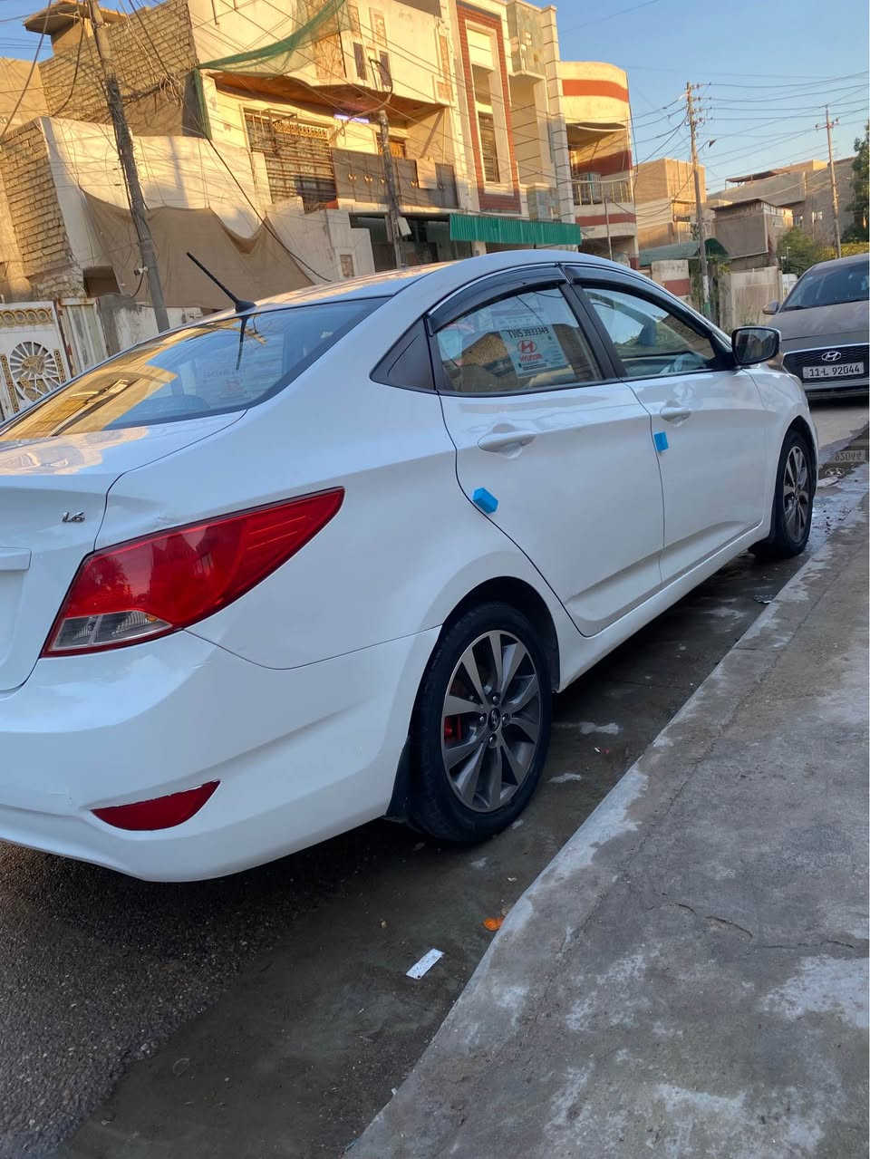 أكسنت 2016 بلو خليجي رقم جديد هزه جديده 
كهربائيات كله شركه  نضام الإيكو اشاير مري. فتحه سلايت غرفه جديده تدفئه تبريد ثلج 
محرك 1600 قطرتين صدر امامي خلفي جديد ماناقصه شي سياره حلوه. بيه فقط الدوسه صبغ الجهه اليمنه مع بارد بصيط  السعر 118وبيه مجال بسيط بغداد البياع. *********** Colombo, Sri Lanka
