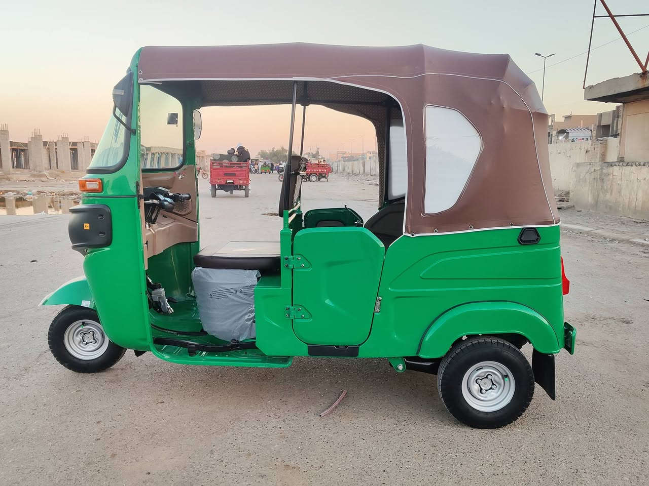 السلام عليكم مرخصة مدير الكروب تكتك موديل 2023اصل مرقم بسمي تحويل ثاني يوم التكتك كفالة عامة كشر ومحرك 
العنوان بغداد مدينة الصدر تقاطع كسرة وعطش 
رقم التليفون ***********
ملاحضة غير متواجد على الخاص
