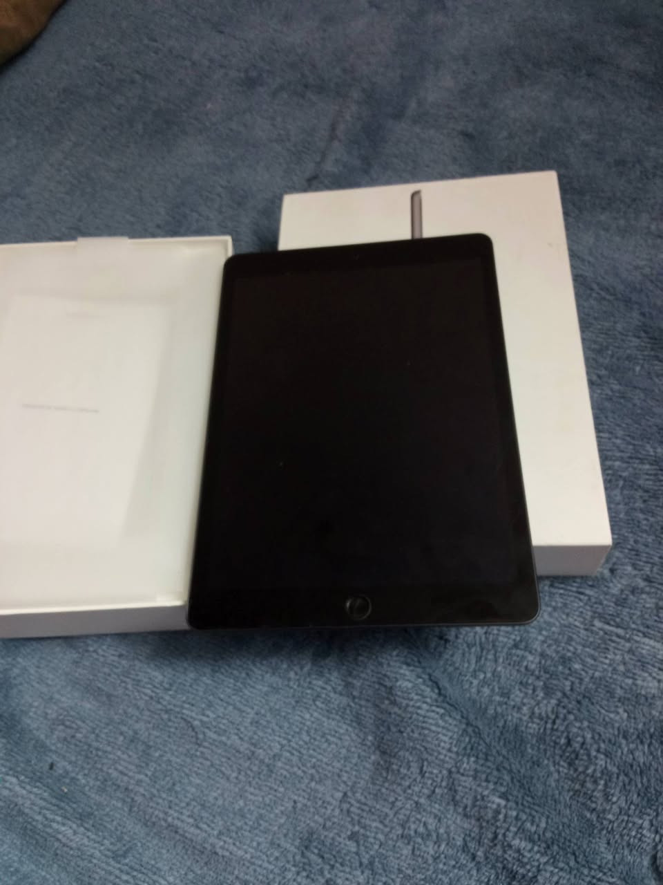 السلام عليكم ايباد 9اخو الجديد  استعمال قليل سعر 200قفل  بغداد حي الجهاد ***********
