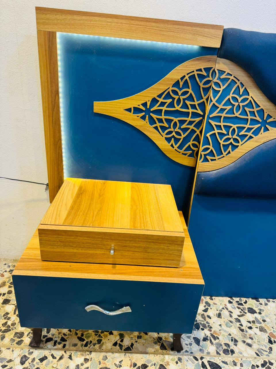 غرف نوم سعر 350الف عنوان نجف الاشرف شارع المطار مقابل باب الدخول للتواصل عبر الواتساب ***********
