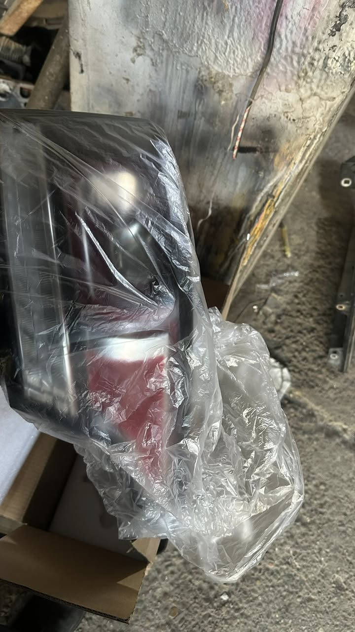 السلام عليكم ادوات رانج خليجي 2015 للبيع لايتات امامي زوج وبك لايت زوج ودعاميه امامي وخلفي مع كامل ملحقات وماسكات وبطانه وماطور زراكه مي وجاملغ ايمن وايسر 

***********
