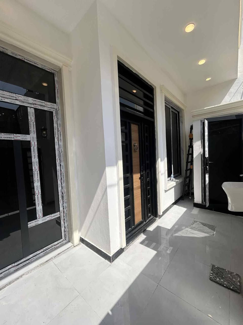 بسم الله ماشاءالله 
 🏠#دار_للبيع   100متر واجهيه 6،25متر نزال 16متر
  طابقين ونص  بناء حديث وتصميم متكامل 
يحتوي البيت. ع[4غرف نوم -استقبال -صحيات عدد 3- صالة- ومطبخ] البيت شغل درجة اولى 
مع الخدمات[ماي-كهرباء-تبليط]
🔴ملاحضه البيت جاهز للسكن 🔑
⬅️نوع العقار  طابو زراعي سند 25 اقرار محكمه 
⬅️العنوان #بغداد_الدوره_البوعيثه   
       مجمع السلطان الثالث 
🔴للاستفسار  خاص او الاتصال ع  الرقم 
☎️***********
☎️***********
