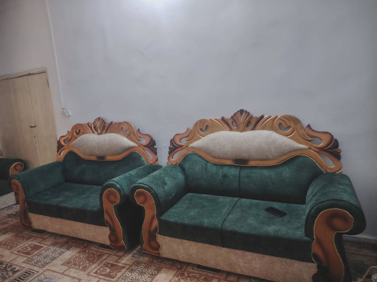 السلام عليكم تخم 14 مقعد تسكام جديد ستوني سويته جديد رايده ب650 وبي مجال العنوان بابل المهندسين الاتصال على الرقم واتساب واتصال ***********
