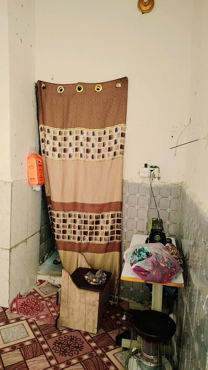 بيت للبيع حي رشيد شارع المولد قريب ع شارع العام
مساحه 170م
غرفه5بــ4
صالـــه7بــــ3
مطبخه4بـ3
استقبال4بـ4
حمام داخلي 2بـ2
♥سقف سندويج لبيت كله سيراميك ناقصه بس لبخ لواجهيه وسيراميك لطارمه فقط بيع مستعجل سعر 19وبي مجال ***********
