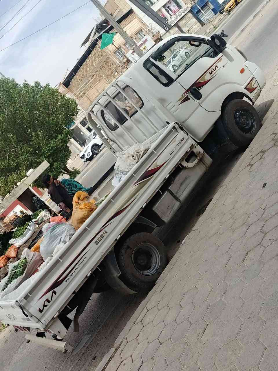 سلام عليكم للبيع كيه موديل ١٨ السياره جديد بمعنى الكلمه مكينه وكير وحداديه وتخم تاير جديد وكشر السياره متومه رقم اربيل نكليزي سياره بس وكاله سنويه جديد حصه كاز كل المحافظات شراي ينتصل على الرقم *********** فقط انتصال مكاني نجف
