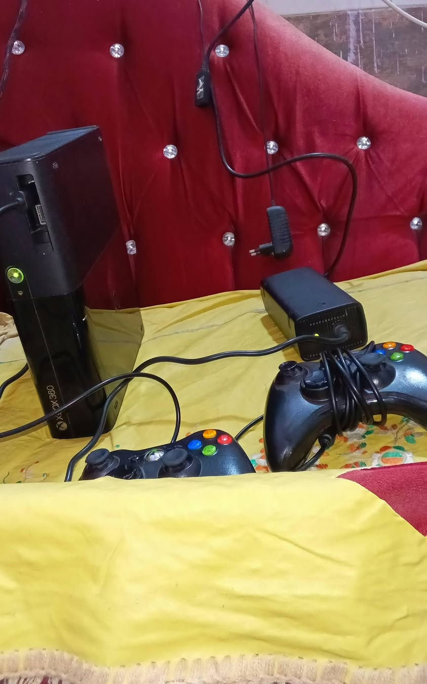 اكس بوكس 360 سوبر سلم ويا 2 جوستك بي 136 لعبه يشغل قرص 
غراضه كامله سعره 110 بي مجال قليل


**إذا كنت صاحب هذا الإعلان وتريد حذفه لأي سبب، رجاءا أرسل رسالة إلى الدعم الفني**