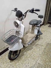 دراجه شحن للبيع حجم 14 كلش نضيفه الدراجه بيها فقط التاير الخلفي لو الو...