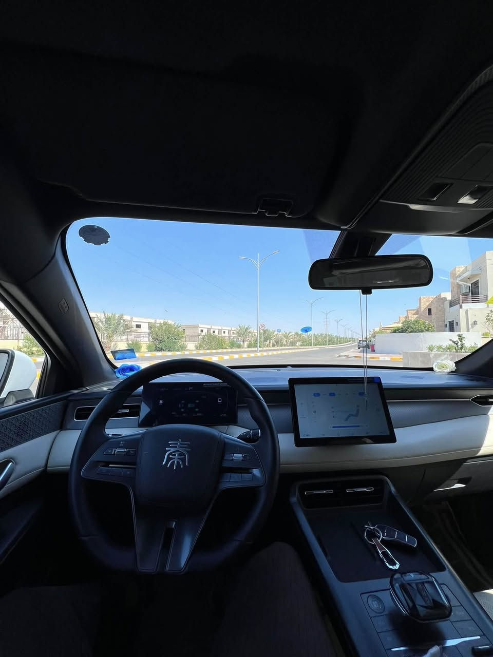 🚘 BYD بي واي دي گن بلاص نقداً فقط  🚘
ماشيه  5000 علبانزين. ! 7000 علشحن 
🔋 المحرك والتقنيات

  • محرك 1500cc اقتصادي (Hybrid + Electric + Petrol)

 • تبريد أمامي وخلفي قطعتين
 •   تمشيك  مايقارب2100 كم🔥+ على الكهرباء فقط 55km
 • بصمة + كارت دخول ذكي
 • شاشة وسطية
 • كامرة خلفية
 • حساس خلفي 

💡 الإضاءة والتصميم
 • لايت زنون
 • بك لايت LED
 • ويل اسود مات 
 • داخل جلد لون ابيض
 • تحكم مقود جانبين

ملحقات:- شاحن + كارت+ ماسحات+ مثلث وجميع التفاصيل 

تجربة قيادة مختلفة وتفاصيل تليق باللي يدور على شكل + أداء + تقنية.

📍 العنوان:  تكريت مجمع بيتي 
الستفسار ***********
