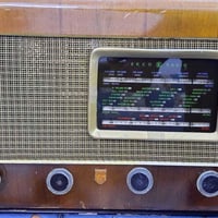 راديو انكليزي • موديل الخمسينات • بدون صوت