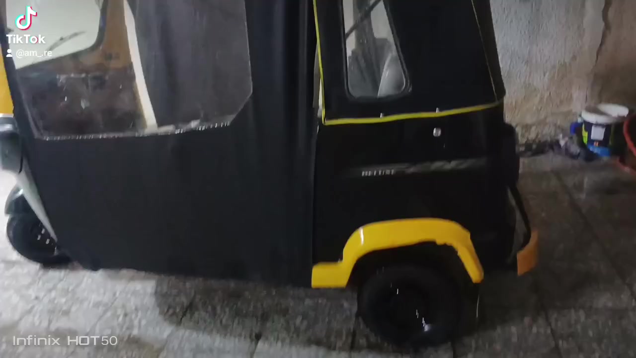 السلام عليكم شباب تكتك للبيع موديل 20 سعر 6وبيها مجال شراي راسل واتس اب ***********
