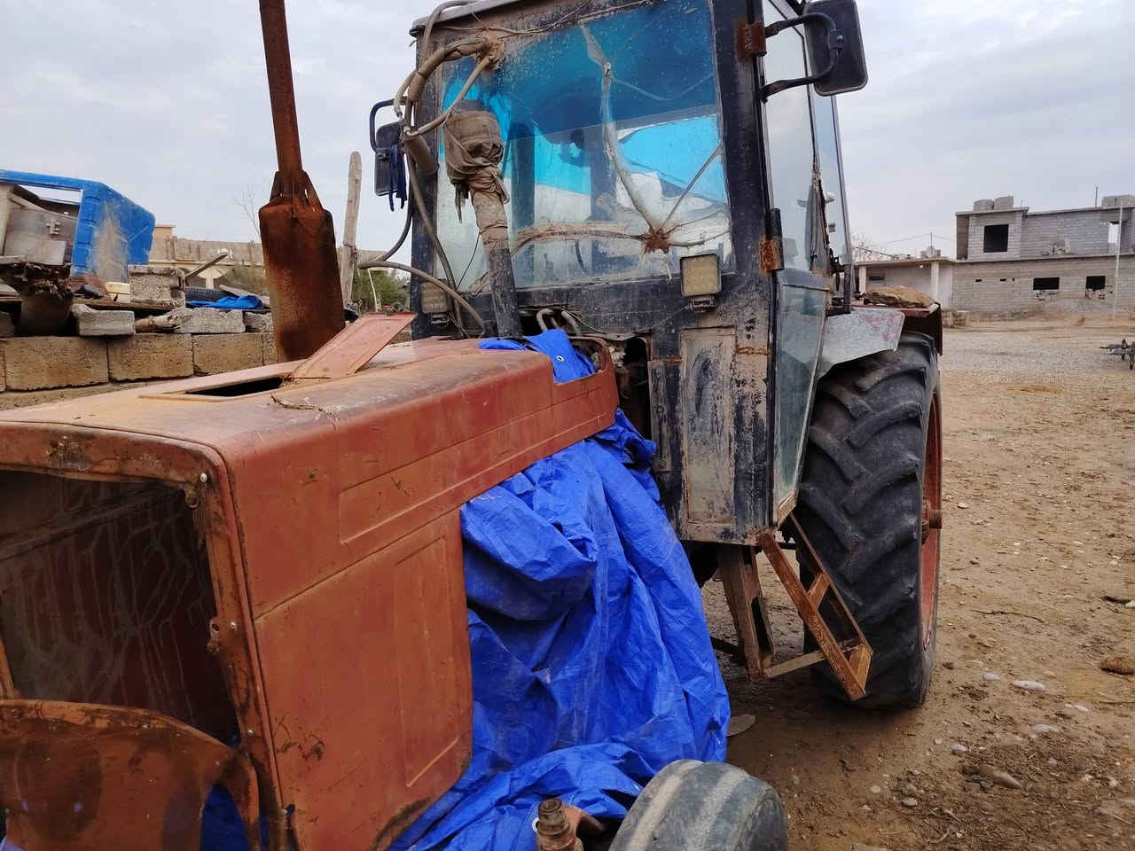 تنكتر بلاروس للبيع  موديل 2001 جاهز للشغل الاتصال علئ الرقم ***********
