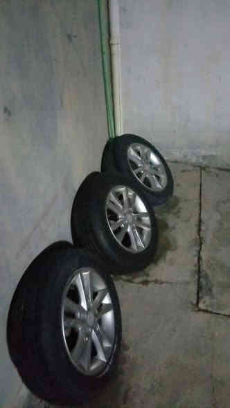 السلام عليكم
زوج تاير جديد مل سوناتا 
حساسات جدد
نضيفات

سعرهن 400 وبي مجال بسيط لشراي
عنوان بابل
اللا استفسار
 ***********
