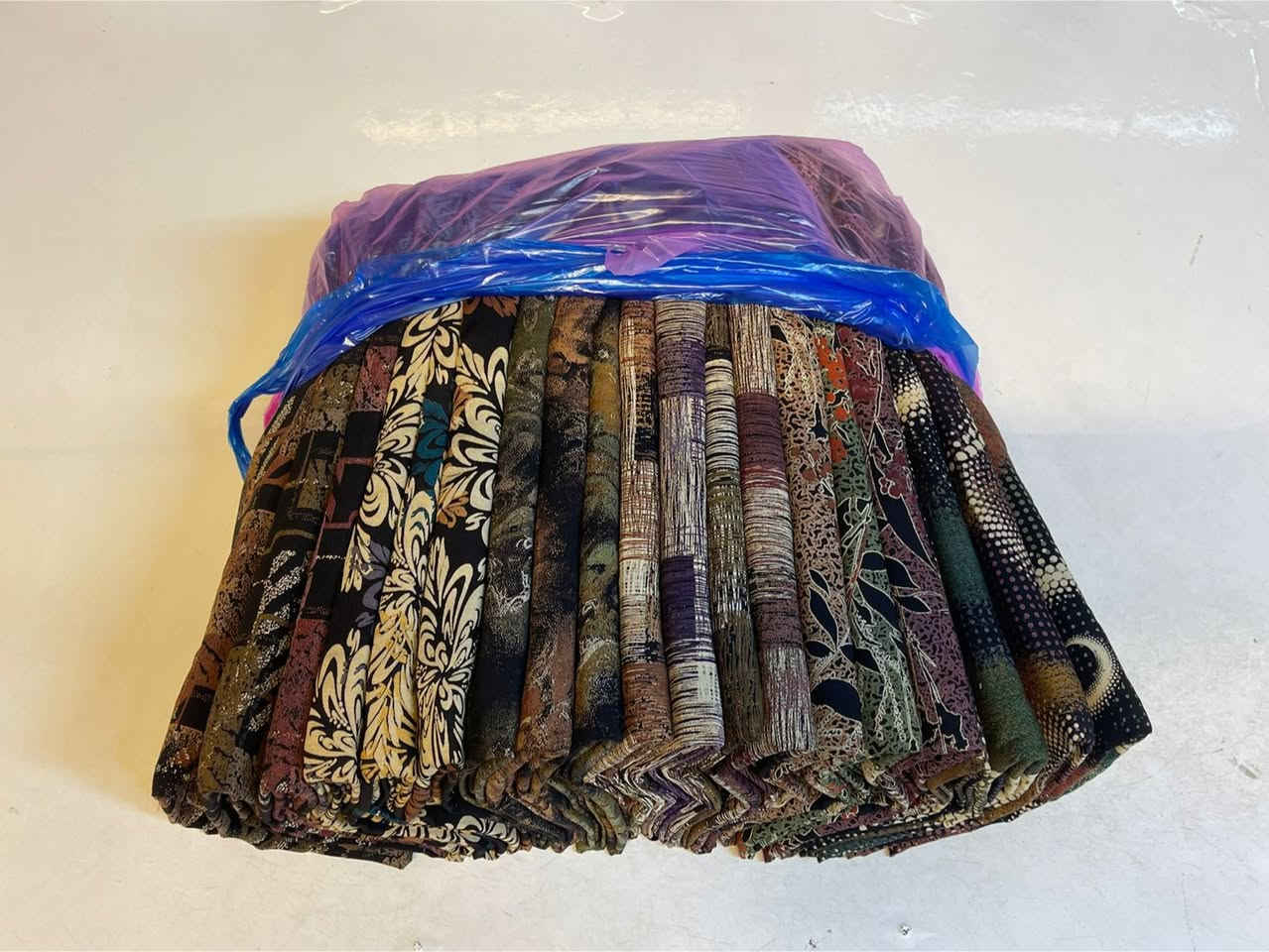 مرحبا زبائنه الكرام عرض جديد 🚕😍🚕#تخفيضات  #اقمشة 
(( كشمير دخاني  اصلي 🍃🍃)) شرط الفحص🌺🌺🌺

درزن يحتوي 20 قطعه ب الوان ونقشات    مختلفه 🔥🔥

لسرعه تثبيت الحجز ع الواتساب  ***********📞📞
 
او زورونا بغداد الشورجه سوق الاقمشه قرب مصرف الرشيد 🥰🌹

#أقمشة #تخفيضات #فولو #جملة #اقمشة #تخفيضات🌹😍 #جملة👑 #خياطة #ملابس_نسائيه #مشاهير #دشاديش_نسائيه
