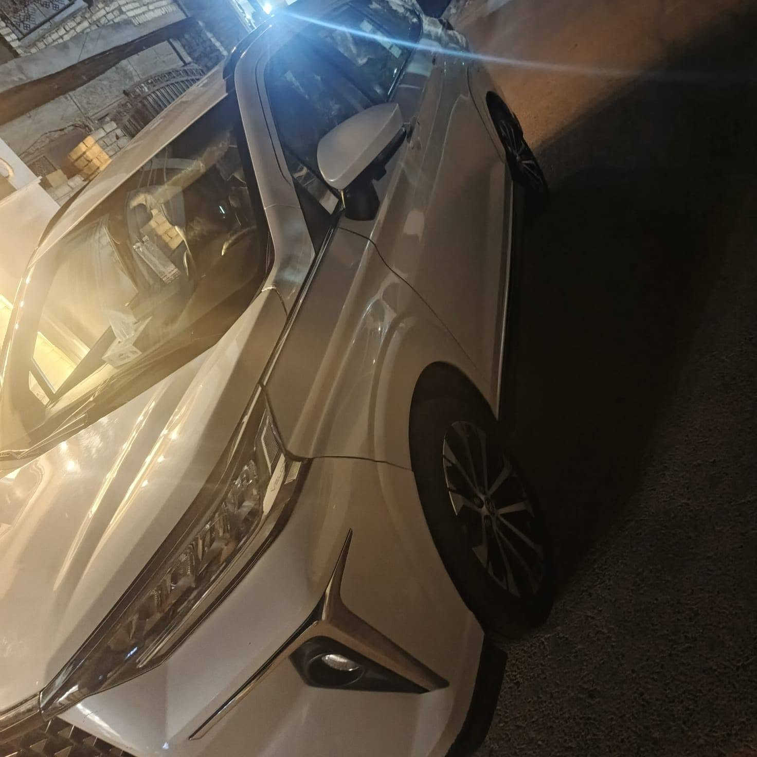 السلام عليكم 
سيارة تيوتا فيلوز موديل 2023 
سبعه راكب محرك 1500 تيربوا 
تحكم استيرن جام شفط شاشة كامرا خلفية حساسات خلفية تبربد قطعتين بيها مانع تزلق 
حادثها جاملغ وبنيد فقط 
والسياره باسمي 
لتواصل ***********
الرقم بي واتساب
