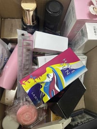 مكياج • عطور • ٣٥قطعة