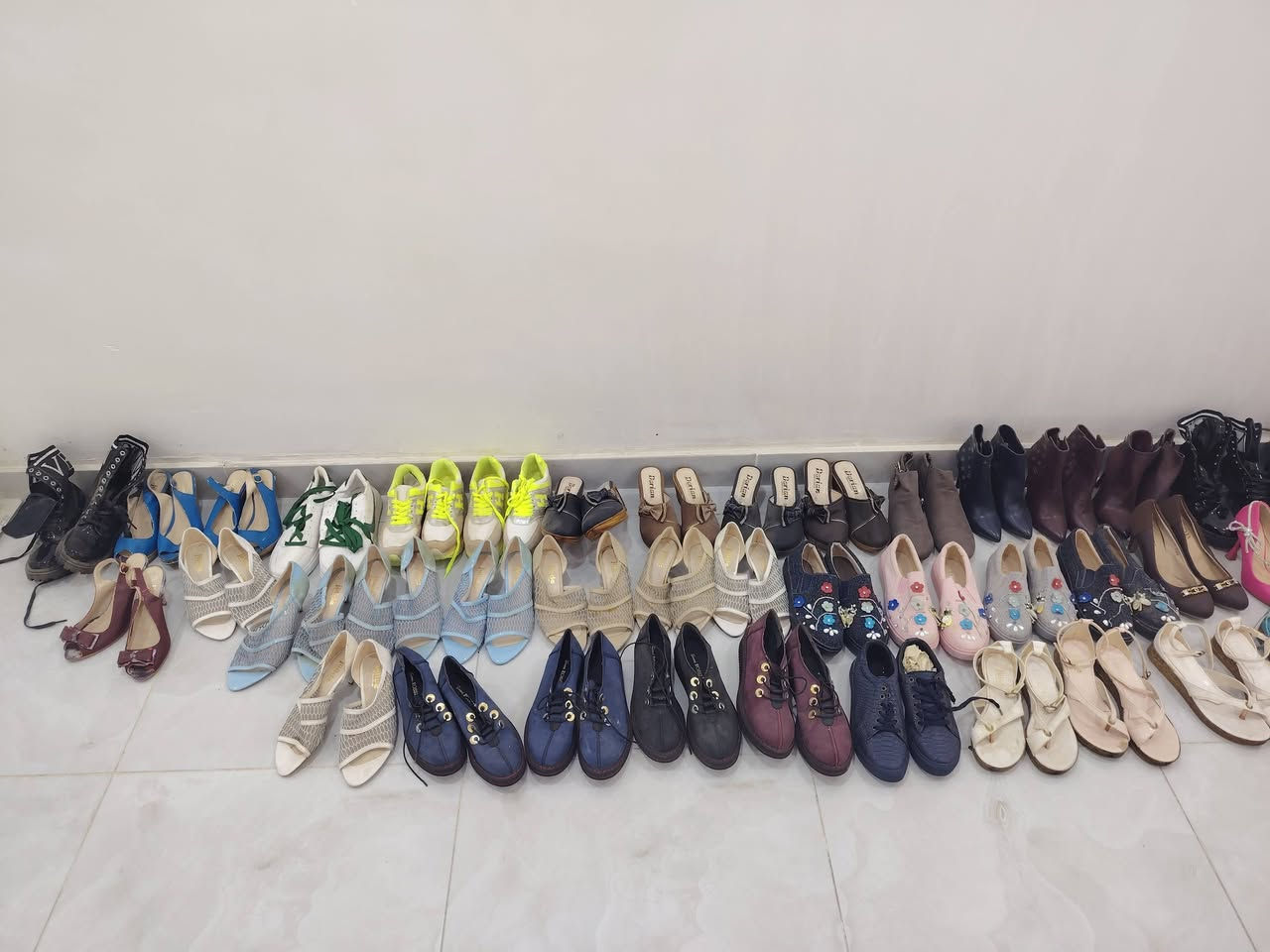 السلام عليكم تصفية مخزن (ملابس نسائيه احذيه عارضات مكياج واكسسوارات واجهزة كهربائيه) بضاعه كاملة لاهل البسطيات والباله
للاستفسار ***********
