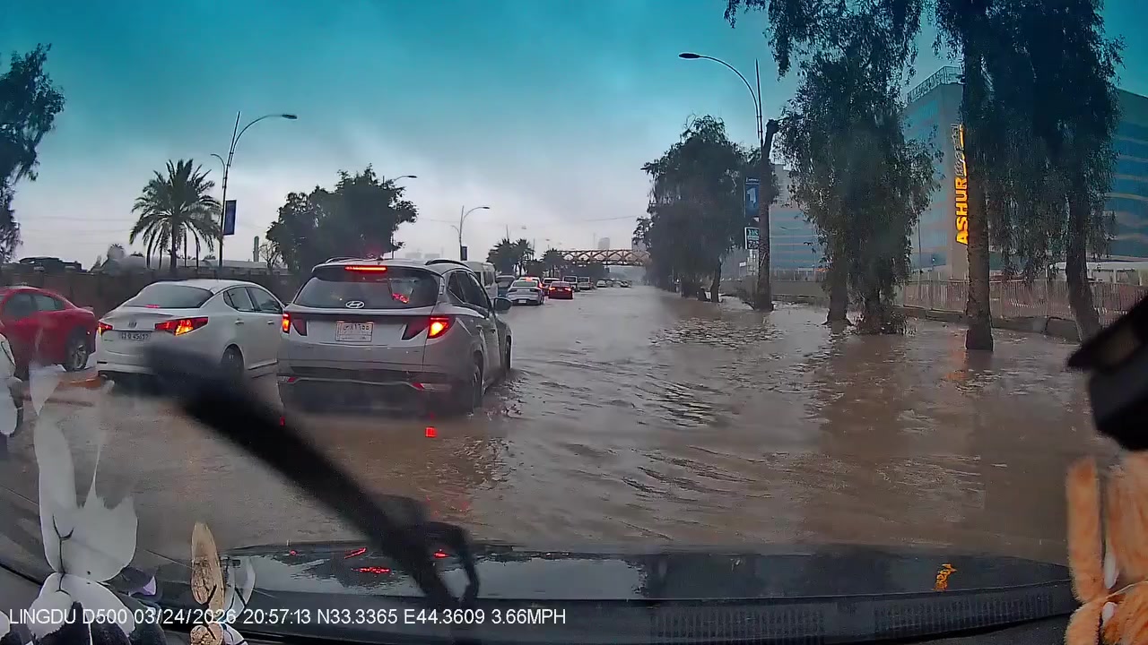 الحمد لله سقت بالسيارة بمختلف الظروف الحر الشديد المطر الشديد الطسات القوية المناطق الزراعية محافظات 
واثبتت السيارة انها قوية جدا علما استخدم الها بانزين عادي واكثر من مرة طسة عالية واني ماشي سريع ما منتبه والحمد لله السيارة عامرة 
السيارة jac js3 2024
