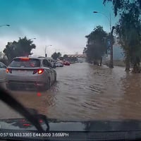 الحمد لله سقت بالسيارة بمختلف الظروف الحر الشديد المطر الشديد الطسات ا...